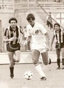Fotografia d epoca originale 1980 ca SANTOS FUTEBOL CLUBE  ATLETICO PENAROL Claudinho e Ruben PAZ Fotografia 1
