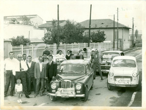 Fotografia d epoca originale 1961 OSPITALETTO DI CORMANO Corteo Vinicola PIAVE Fratelli TOMBACCO Ciclismo ACI 1
