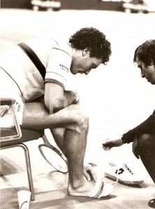 Fotografia d epoca originale 1980 BROOKLYN TOURNAMENT Tennis Infortunio per JosÃ¨ Luis CLERC Fotografia 1