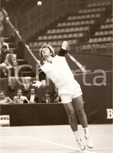 Fotografia d epoca originale 1980 MILANO Tennis BROOKLYN TOURNAMENT Roscoe TANNER durante un servizio Foto 1