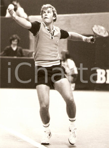 Fotografia d epoca originale 1980 MILANO Tennis BROOKLYN TOURNAMENT Roscoe TANNER prepara servizio Fotografia 1