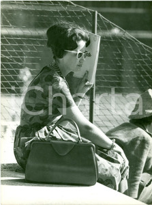 Fotografia d epoca originale 1980 ca TENNIS Joy EMERSON assiste a match marito Roy EMERSON Fotografia 1
