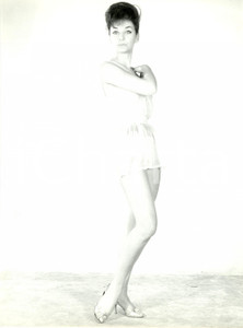Fotografia d epoca originale 1960 ca MILANO MODA Modella posa con sottoveste trasparente Fotografia VINTAGE 1