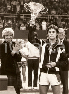Fotografia d epoca originale 1980 ca MILANO Tennis Gene MAYER vince torneo MILAN INDOOR Fotografia 1