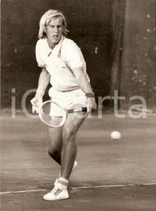 Fotografia d epoca originale 1980 circa INGHILTERRA Tennis Richard LEWIS durante un incontro Fotografia 1