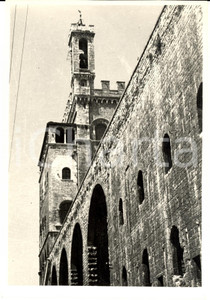 Fotografia d epoca originale 1970 ca GUBBIO PG Uno scorcio del PALAZZO DEI CONSOLI Foto artistica 1