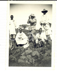 Fotografia d epoca originale 1936 AOI ETIOPIA Soldato italiano in esplorazione con indigeni abissini Foto 1