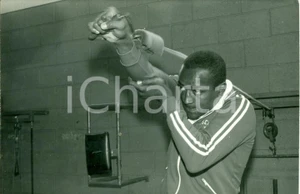 Fotografia d epoca originale 1983 BUENOS AIRES Boxe Pugile Francisco DE JESUS CHIQUINHO si allena Foto 1