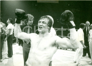 Fotografia d epoca originale 1981 LONDON WEMBLEY Boxe Tony SIBSON after beating Alan WINTER PHOTO 1