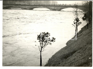 Fotografia d epoca originale 1970 TORINO Fiume Po in piena al vecchio ponte REGINA MARGHERITA Foto HAUS 1