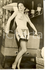 Fotografia d epoca originale 1955 ca EROTICA VINTAGE Sexy topless woman wearing seethrough panties PHOTO 1
