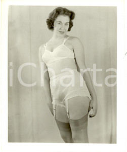 Fotografia d epoca originale 1965 ca USA  EROTICA VINTAGE Housewife in sexy lingerie PHOTO 1