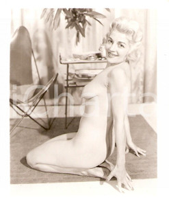 Fotografia d epoca originale 1950 ca USA  EROTICA VINTAGE Sexy naked girl on the carpet PHOTO 1