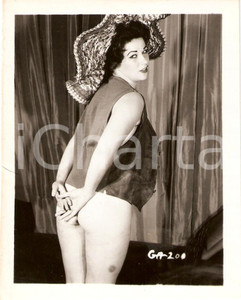 Fotografia d epoca originale 1965 ca USA  EROTICA VINTAGE Sexy girl naked with large hat and waistcoat PHOTO 1