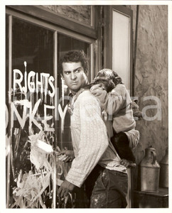 Fotografia d epoca originale 1967 MONKEYS, GO HOME! Dean JONES Ritratto con scimmia WALT DISNEY Foto di scena 1