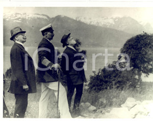 Fotografia d epoca originale 1915 ca GERMANIA ? Imperatore GUGLIELMO II durante una passeggiata in montagna 1
