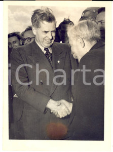 Fotografia d epoca originale 1947 PARIS Henry WALLACE accolto dal ministro Marcel CACHIN all aeroporto Foto 1