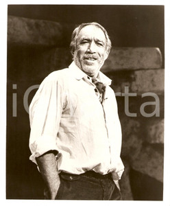Fotografia d epoca originale 1984 ZORBA THE GREEK Anthony QUINN on the stage Portrait Photo 1