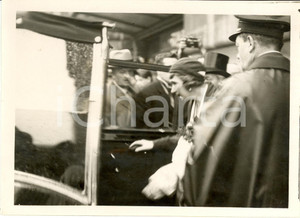 Fotografia d epoca originale 1930 ca PARIS L ex regina VITTORIA DI SPAGNA arriva a Parigi  Fotografia 1