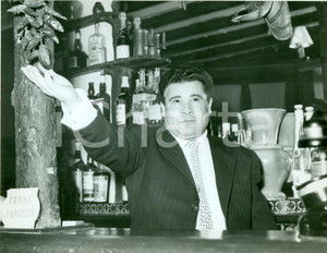 Fotografia d epoca originale 1960 ca PARIS Il cantante basco PONCERET al bar Fotografia 1
