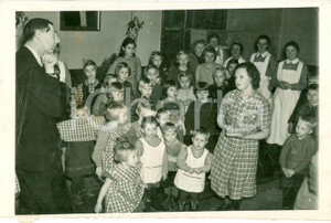 Fotografia d epoca originale 1940 STOCKHOLM WWII Principe Guglielmo di SVEZIA  Rifugio bambini sfollati 1 1