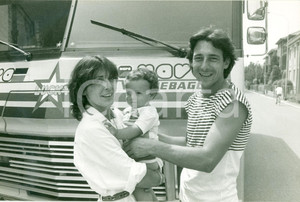 Fotografia d epoca originale 1981 IMOLA Marco LUCCHINELLI Paola DAL POZZO con figlio Cristiano Motorhome Foto 1