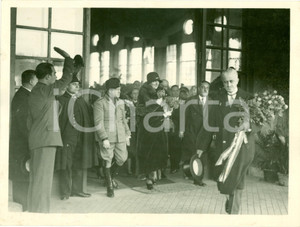 Fotografia d epoca originale 1931 ROMA Regina ELENA distribuisce Befana ai bambini del TUSCOLANO Fotografia 1