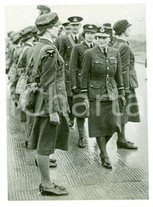 Fotografia d epoca originale 1940 LONDON WW2 Duchessa GLOUCESTER ispeziona sezione femminile RAF Foto 1