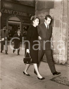 Fotografia d epoca originale 1960 ca ROMA Alberto di LIEGI Paola RUFFO DI CALABRIA in Via dei Prefetti Foto 1