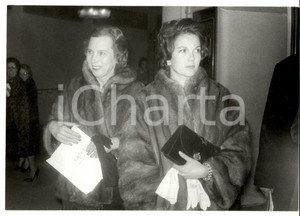 Fotografia d epoca originale 1960 ca ATENE ? Maria JosÃ© di SAVOIA e Maria Pia a una serata di gala 1
