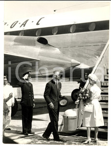 Fotografia d epoca originale 1950 ca INDIA La regina Elisabetta lascia il Paese dopo una visita ufficiale 1
