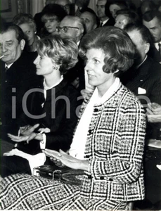 Fotografia d epoca originale 1960 ca PARIS Claude CAHOUR POMPIDOU assiste ad una conferenza Fotografia 1