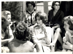 Fotografia d epoca originale 1965 ca PARIS Anne VERNON a una serata tra amiche Fotografia 1