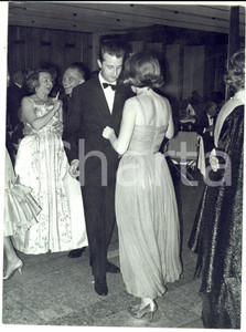 Fotografia d epoca originale 1962 LE HAVRE Albert de BELGIQUE au bal des petits lits blancs Paquebot FRANCE 1