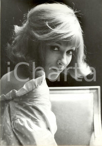Fotografia d epoca originale 1965 ca PARIS F Attrice Dany SAVAL fotografata di profilo con maglia a pois 1