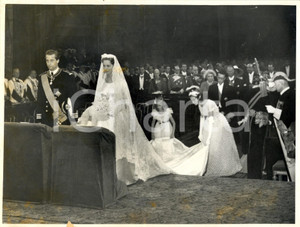 Fotografia d epoca originale 1959 BRUXELLES Matrimonio Alberto Paola BELGIO Sposi in chiesa durante cerimonia 1