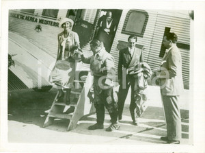 Fotografia d epoca originale 1932 ROMA Maria JosÃ© di SAVOIA scende da aereo SocietÃ  Aerea Mediterranea FOTO 1