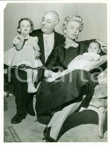 Fotografia d epoca originale 1950 ca PARIS Cantante jazz Ray VENTURA con moglie e figlie Fotografia 1