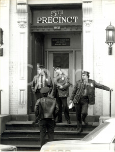 Fotografia d epoca originale 1980 NEW YORK Policemen at 5th Precinct Auxiliary Police Station in MANHATTAN 1 1