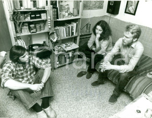 Fotografia d epoca originale 1981 SCHLOSS HAMBORN Studenti della WALDORFSCHULE in una delle stanze Foto 1