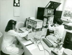 Fotografia d epoca originale 1981 OSNABRUCK Moderni strumenti di analisi del sangue alla PARACELSUSKLINIK 1