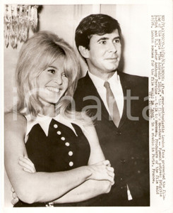 Fotografia d epoca originale 1963 RAVISSANTE IDIOTE Brigitte BARDOT Anthony PERKINS Press conference Telefoto 1