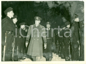 Fotografia d epoca originale 1951 OSLO NORVEGIA Dwight EISENHOWER ispeziona truppe con Cap. Kare NORDBY 1