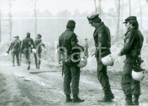 Fotografia d epoca originale 1982 FRANKFURT DE Rafforzamento agenti di sicurezza cantiere aeroporto Foto 1