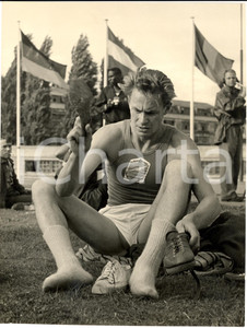 Fotografia d epoca originale 1957 LENINGRADO URSS Yuri STEPANOV campione di salto con scarpe truccate Foto 1
