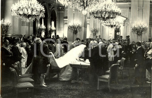 Fotografia d epoca originale 1960 BRUXELLES La firma della sposa regina FABIOLA del BELGIO Fotografia 1