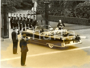 Fotografia d epoca originale 1959 BRUXELLES Arrivo degli sposi PAOLA e ALBERTO di LIEGI al castello LAEKEN 1 1