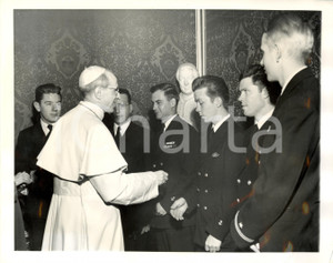 Fotografia d epoca originale 1948 CITTA  DEL VATICANO Papa PIO XII saluta cadetti CALIFORNIA MARITIME ACADEMY 1