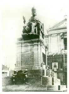 Fotografia d epoca originale 1930 DESIO MB Monumento gigante papa PIO XI Telefoto 1