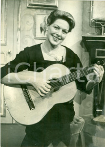 Fotografia d epoca originale 1959 PARIS Madeleine ROBINSON chanteuse avec guitare Photographie 1